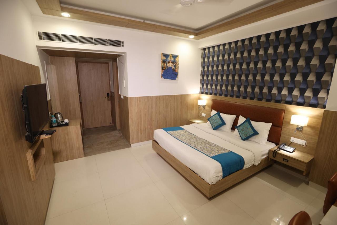 The Elevate Hotel - Near Delhi International Airport Neu-Delhi Exterior foto