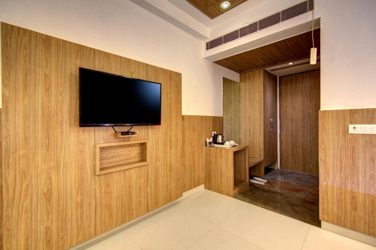 The Elevate Hotel - Near Delhi International Airport Neu-Delhi Exterior foto