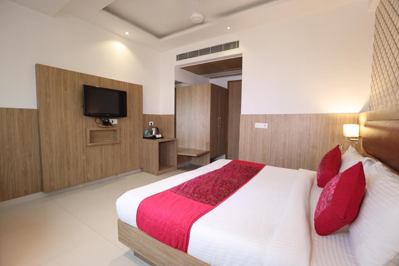 The Elevate Hotel - Near Delhi International Airport Neu-Delhi Exterior foto