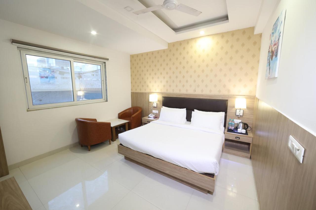 The Elevate Hotel - Near Delhi International Airport Neu-Delhi Exterior foto