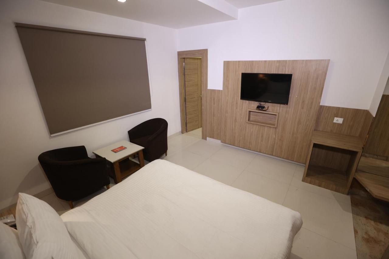 The Elevate Hotel - Near Delhi International Airport Neu-Delhi Exterior foto