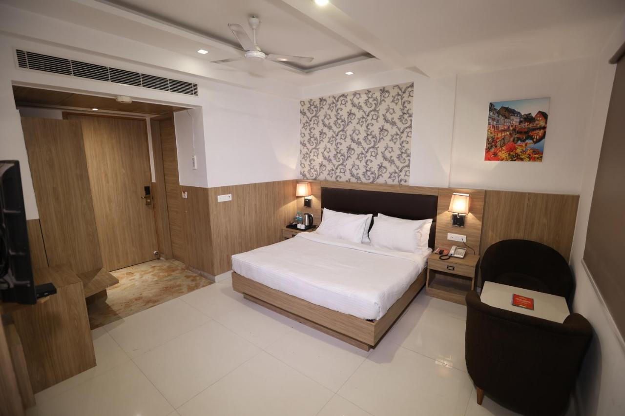 The Elevate Hotel - Near Delhi International Airport Neu-Delhi Exterior foto
