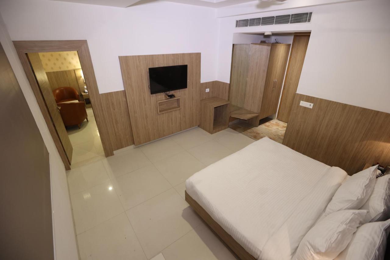 The Elevate Hotel - Near Delhi International Airport Neu-Delhi Exterior foto