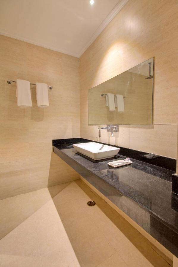 The Elevate Hotel - Near Delhi International Airport Neu-Delhi Exterior foto